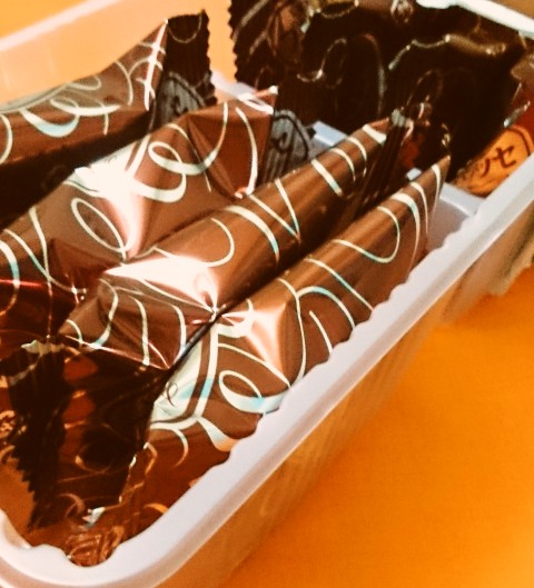 ロッテ「プチブッセ ショコラ オレンジリキュール仕立て」