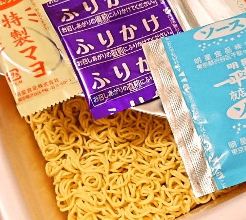 明星「一平ちゃん夜店の焼そば わさびマヨ醤油味」