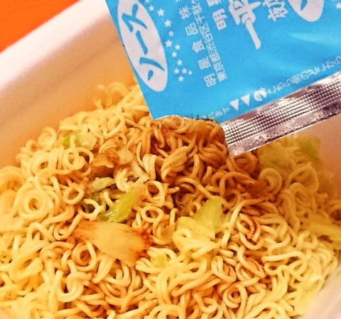 明星「一平ちゃん夜店の焼そば わさびマヨ醤油味」