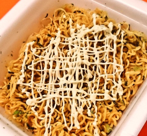 明星「一平ちゃん夜店の焼そば わさびマヨ醤油味」