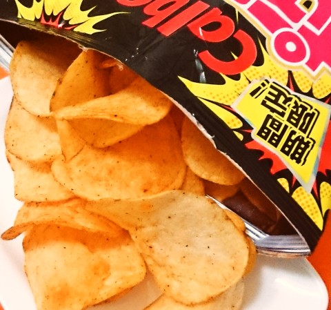 カルビー「ポテトチップス コンソメＳ(スパイス)パンチ」