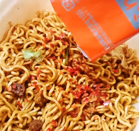 日清焼そばカップ スパイシーホットチリ味