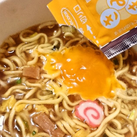 エースコック「タマゴが決め手 とろうま濃厚中華そば」