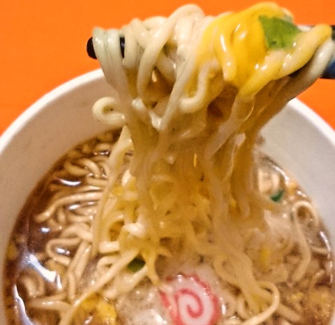 エースコック「タマゴが決め手 とろうま濃厚中華そば」