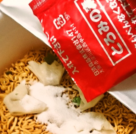 日清「チキンラーメンどんぶり 旨辛ワンタンとろみ仕立て」