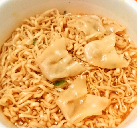 日清「チキンラーメンどんぶり 旨辛ワンタンとろみ仕立て」