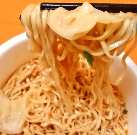 日清「チキンラーメンどんぶり 旨辛ワンタンとろみ仕立て」