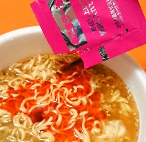 日清「出前一丁どんぶり 旨辛五目あんかけ風」