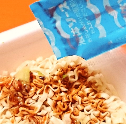 明星「一平ちゃん焼うどん だし醤油味」