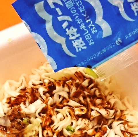 明星「一平ちゃん焼うどん お好み焼ソース味」
