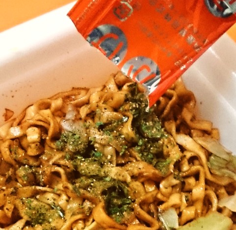 明星「一平ちゃん焼うどん お好み焼ソース味」