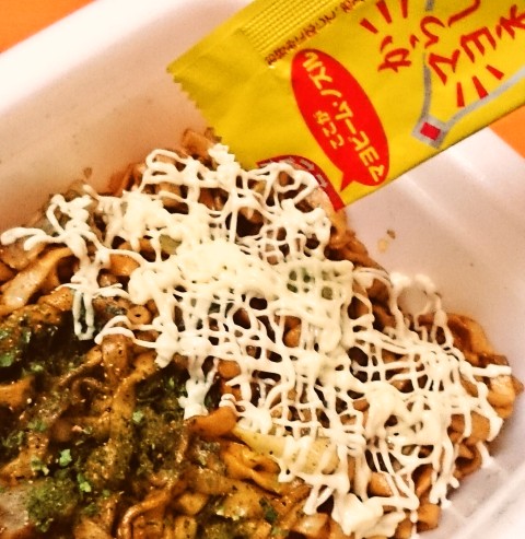 明星「一平ちゃん焼うどん お好み焼ソース味」