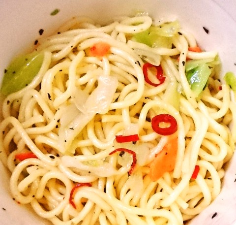 日清「カップヌードル パスタスタイル 彩り野菜のペペロンチーノ」