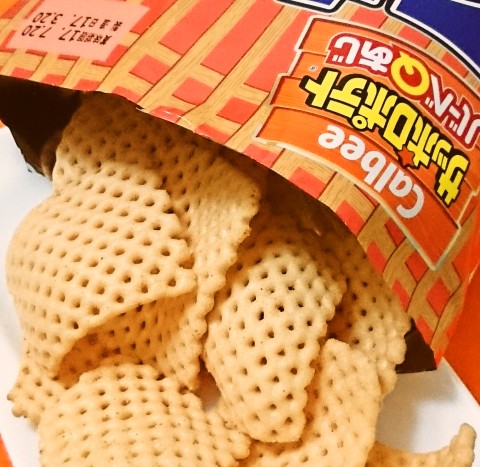 カルビー「サッポロポテト バーベＱあじ でかっ！牛かつ味」