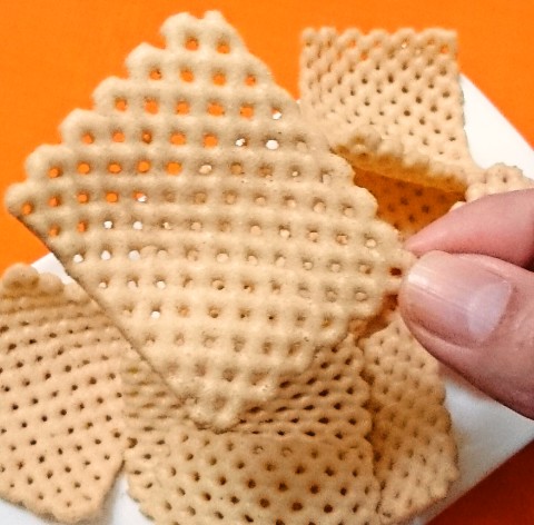 カルビー「サッポロポテト バーベＱあじ でかっ！牛かつ味」