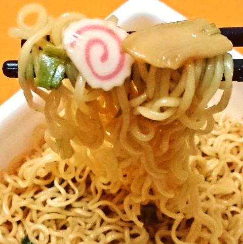 まるか食品「ペヤング 背脂ＭＡＸやきそば」