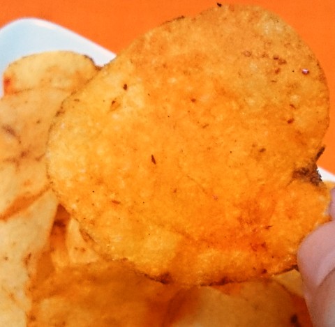 カルビー「ポテトチップス 極濃ラー油味」