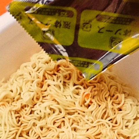 マルちゃん「俺の塩 辛口明太子味 大盛 からしマヨ付」