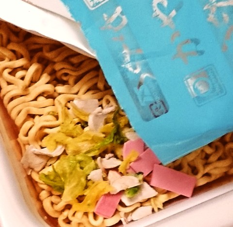 マルちゃん「やみつき旨辛 辛白 ちゃんぽん焼そば」