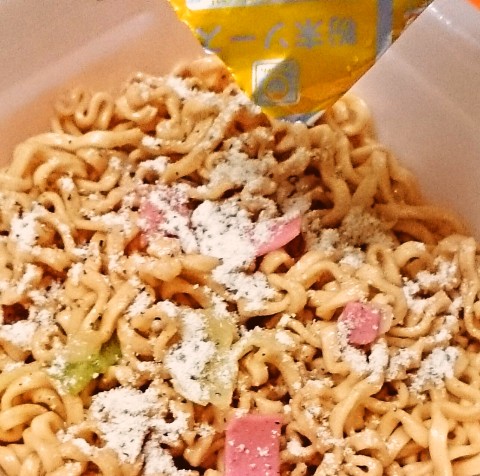 マルちゃん「やみつき旨辛 辛白 ちゃんぽん焼そば」