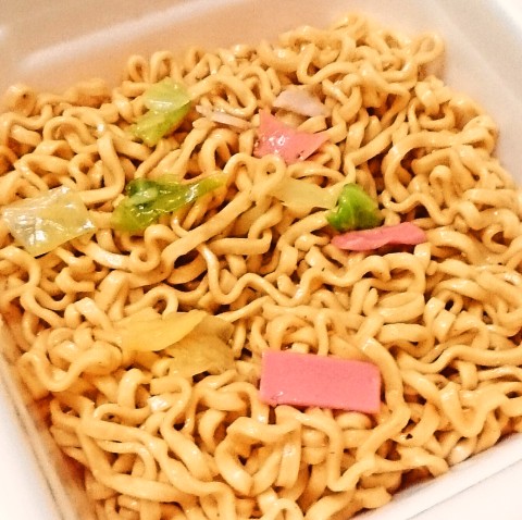 マルちゃん「やみつき旨辛 辛白 ちゃんぽん焼そば」