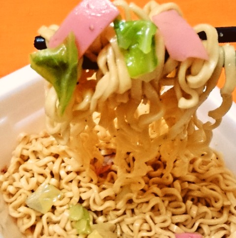 マルちゃん「やみつき旨辛 辛白 ちゃんぽん焼そば」