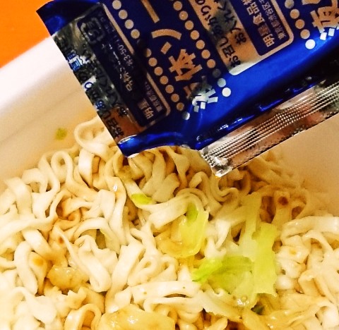 明星「のりたま 焼うどん だし醤油味」