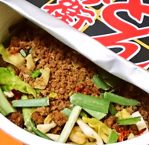 「日清のどん兵衛 ギョーザラブうどん」