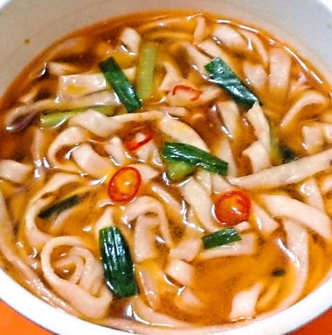 「日清のどん兵衛 ギョーザラブうどん」