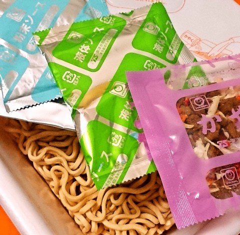 マルちゃん「ａｊｉｔｏ ｉｓｍ(アジトイズム)ピザ味まぜそば」