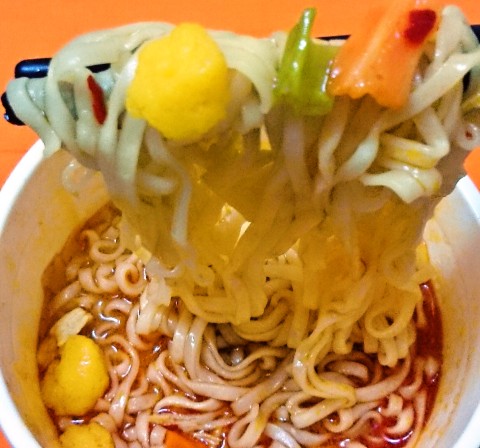 日清「カップヌードル ラサ グライ アヤム ムラユ」