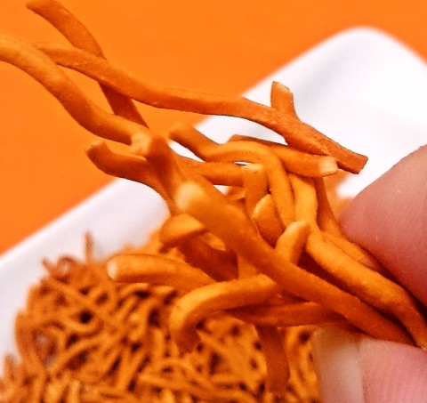 おやつカンパニー「ベビースターラーメン(辛口スパイシーチキン)」