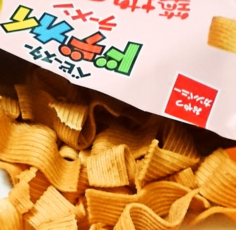 おやつカンパニー「ベビースタードデカイラーメン 銀だこ チーズ明太子味」