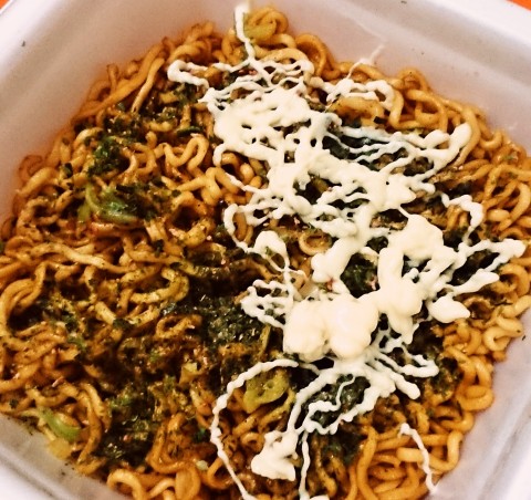 明星「一平ちゃん夜店の焼そば 大盛 たこ焼味」