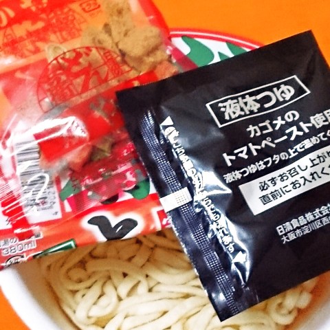 日清のどん兵衛 完熟とまとうどん