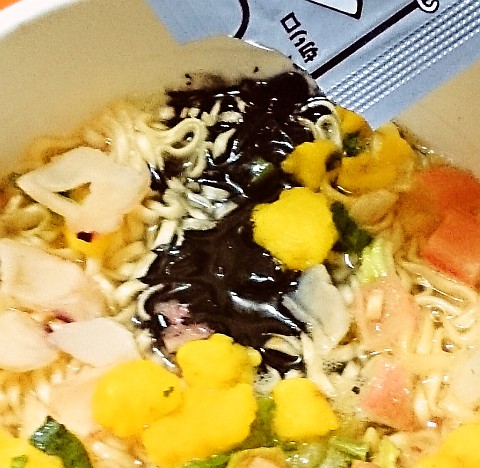 日清「カップヌードル イカ墨ブラックシーフード ビッグ」