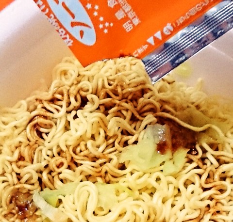 明星「一平ちゃん夜店の焼そば ツナマヨ味」