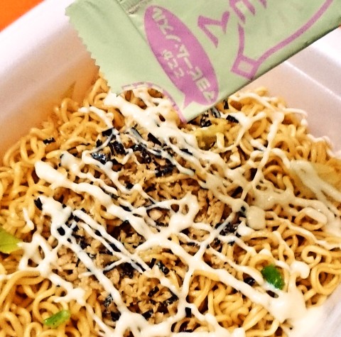 明星「一平ちゃん夜店の焼そば ツナマヨ味」