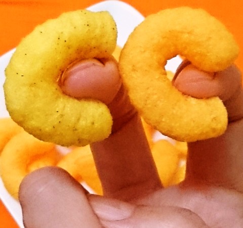 東ハト「ウラキャラコーン・チーズ味」「ウラキャラコーン・カレー味」