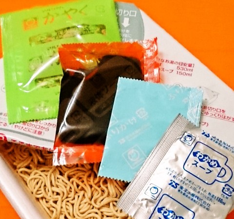 マルちゃん「焼そばバゴォーン」