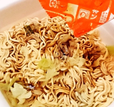 マルちゃん「焼そばバゴォーン」