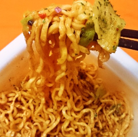 明星「一平ちゃん夜店の焼そば オーロラソース」