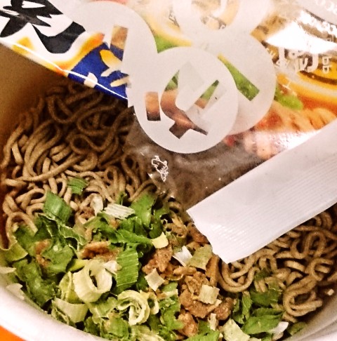 エースコック「ＣｏＣｏ壱番屋監修 豚南蛮カレーそば」