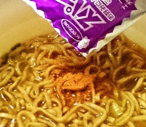 エースコック「ＣｏＣｏ壱番屋監修 豚南蛮カレーそば」