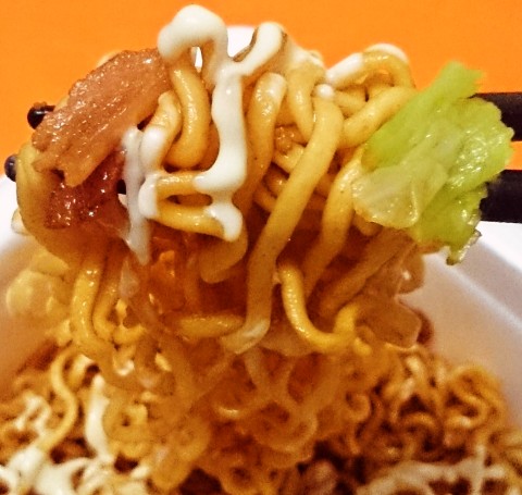 明星「一平ちゃん夜店の焼そば 大盛 ＢＢＱ(バーベキューソース)」