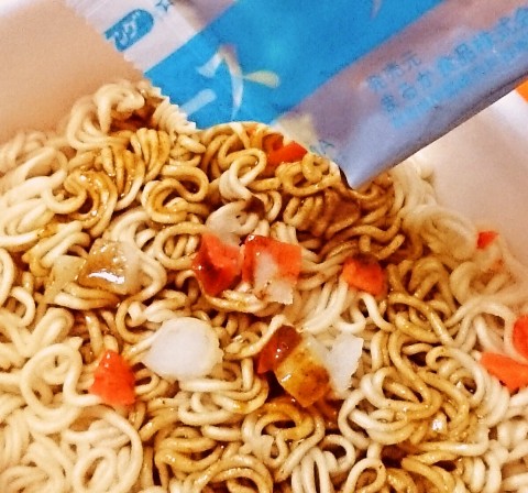 まるか食品「ペヤング カレーやきそばプラス納豆」