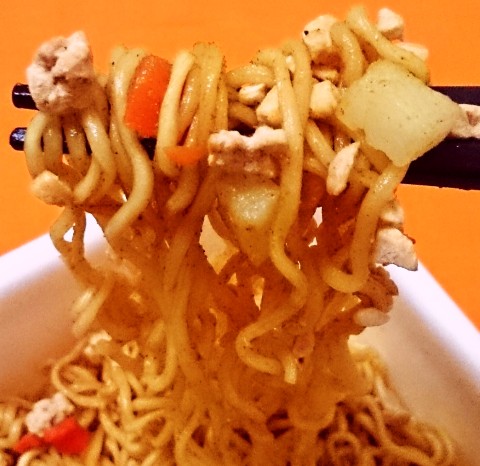 まるか食品「ペヤング カレーやきそばプラス納豆」