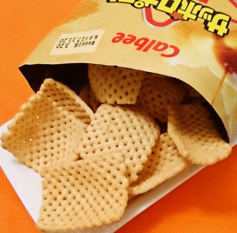 カルビー「サッポロポテト バーベＱあじＪＵＭＢＯ 北海道産バター＆しょうゆ味」