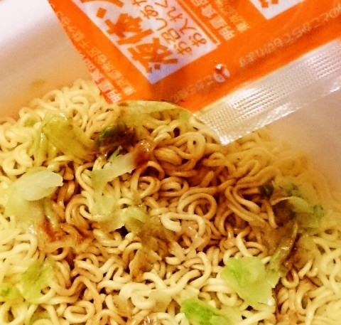 明星「一平ちゃん夜店の焼そば 受験生応援！ポン酢鰹醤油味」