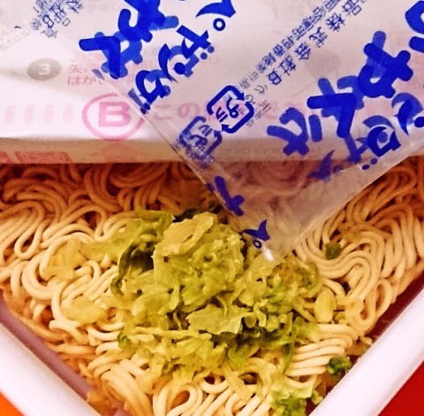 まるか食品「ペヨング 激辛やきそば」